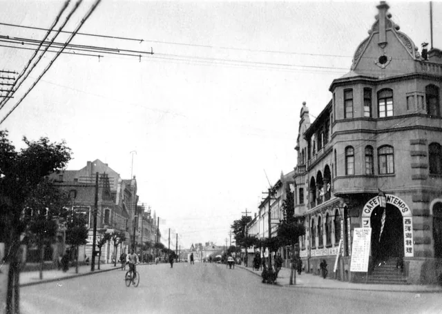 Historic corner building at Zhongshan and Feicheng roads.